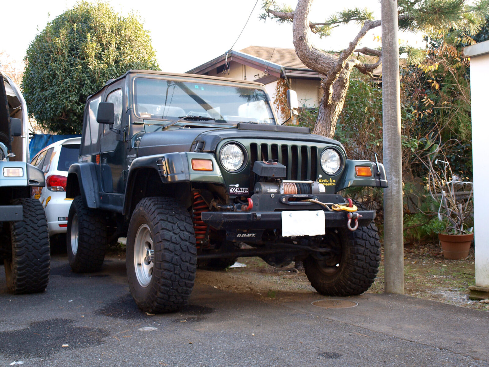 TJ WRANGLER SAITO AUTO SERVICE コイル2インチ、ボディリフトで2インチの計4インチアップ。