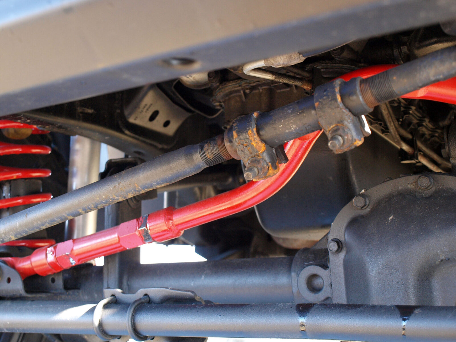 JK WRANGLER UNLIMITED COMFORT CAR'S ターンバックル調整式ラテラルロッドは自作で加工したものを使用。