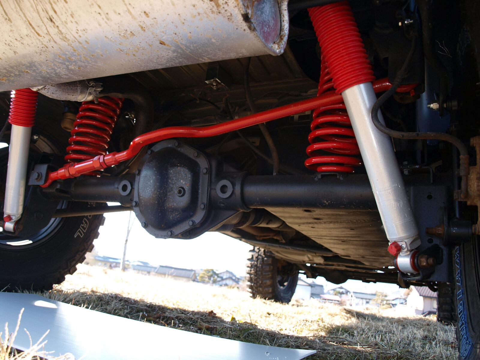 JK WRANGLER UNLIMITED COMFORT CAR'S ボディの下まわりは黒く塗り直しているので、社外パーツとのコントラストがくっきりと見える。