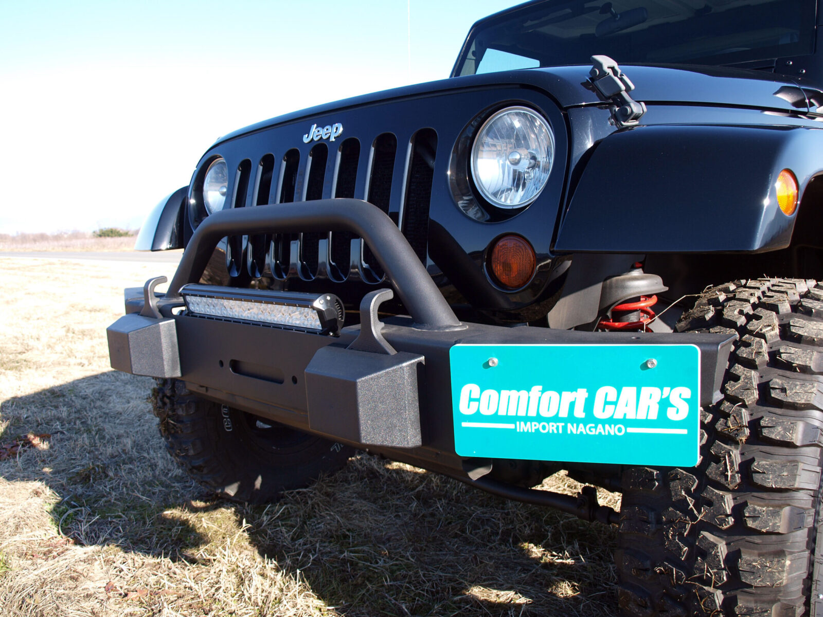JK WRANGLER UNLIMITED COMFORT CAR'S フロントのウインチバンパーにはLEDバーライトを設置。