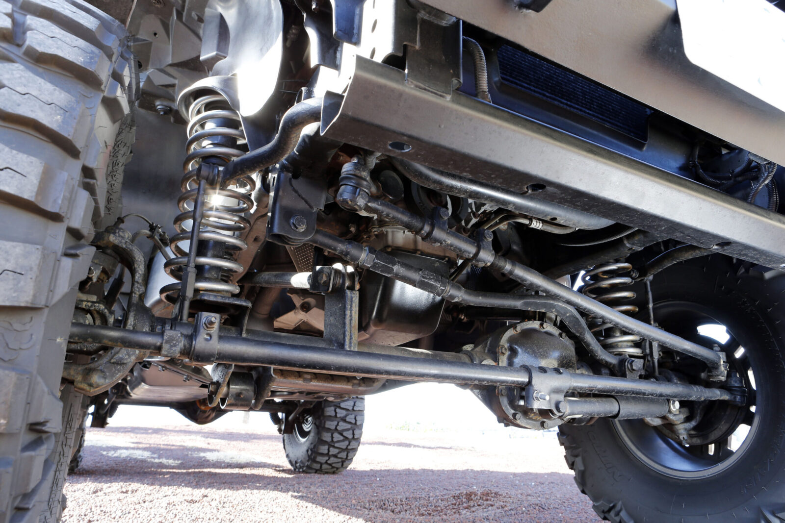 JK WRANGLER QUADRUPED サスはオリジナルの5 インチUPキットに換装。
