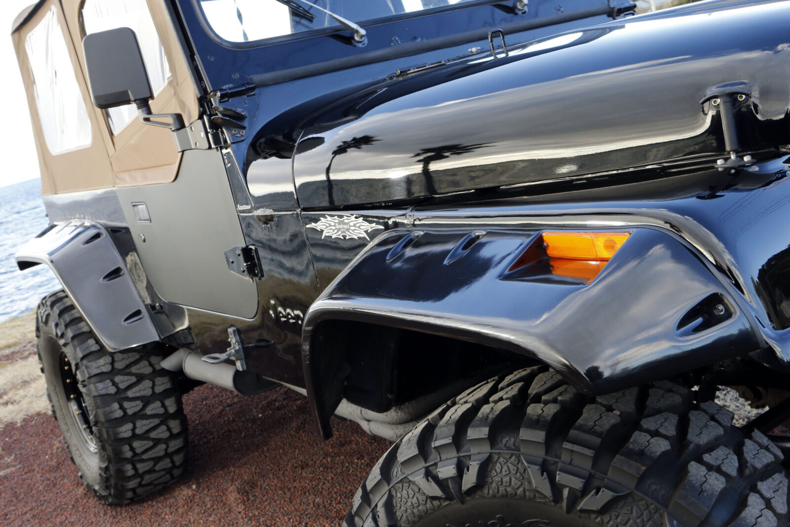 CJ-7 WRANGLER QUADRUPED ワイドトレッドに合わせてO/Fも装着。