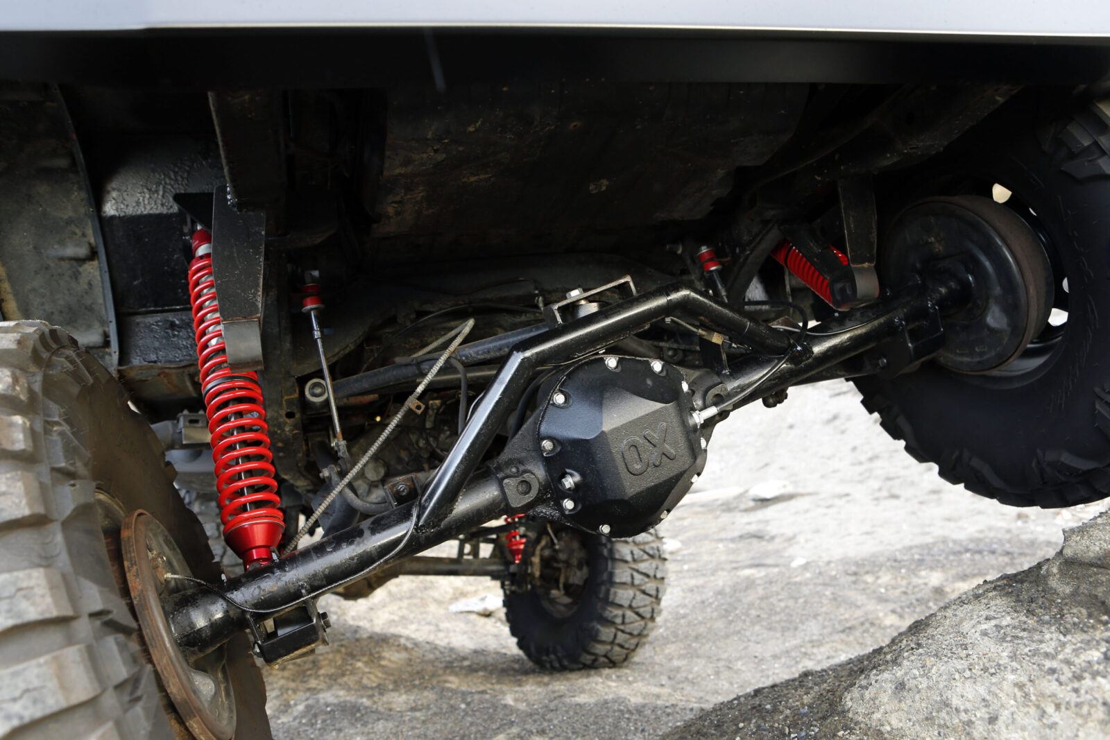 CJ-7 WRANGLER QUADRUPED リアサスのストローク。これでもまだバンプタッチはしていない。