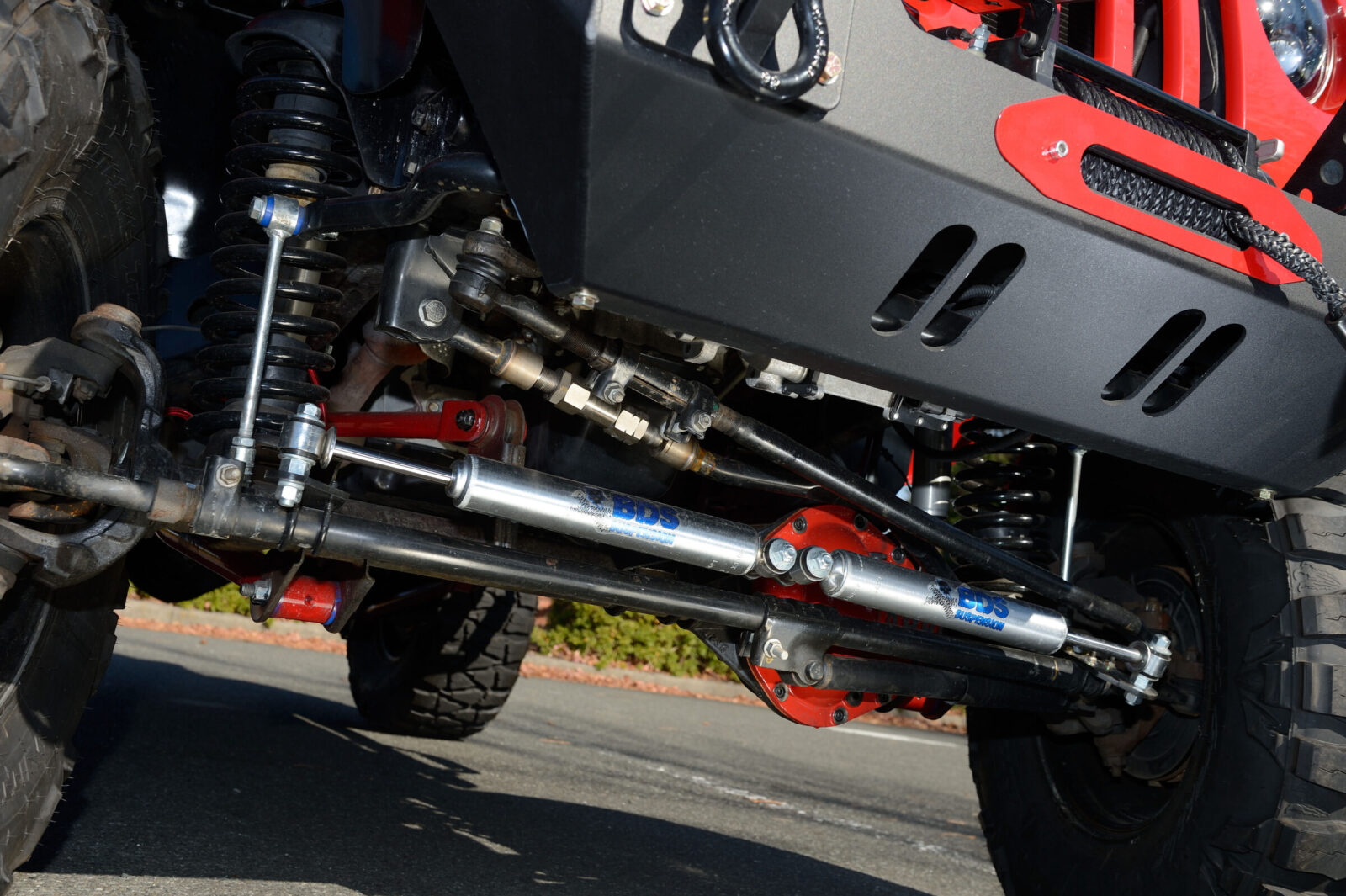AX Wrangler BDSデュアルステアリングスタビライザーにより、安定したハンドリングが実現。