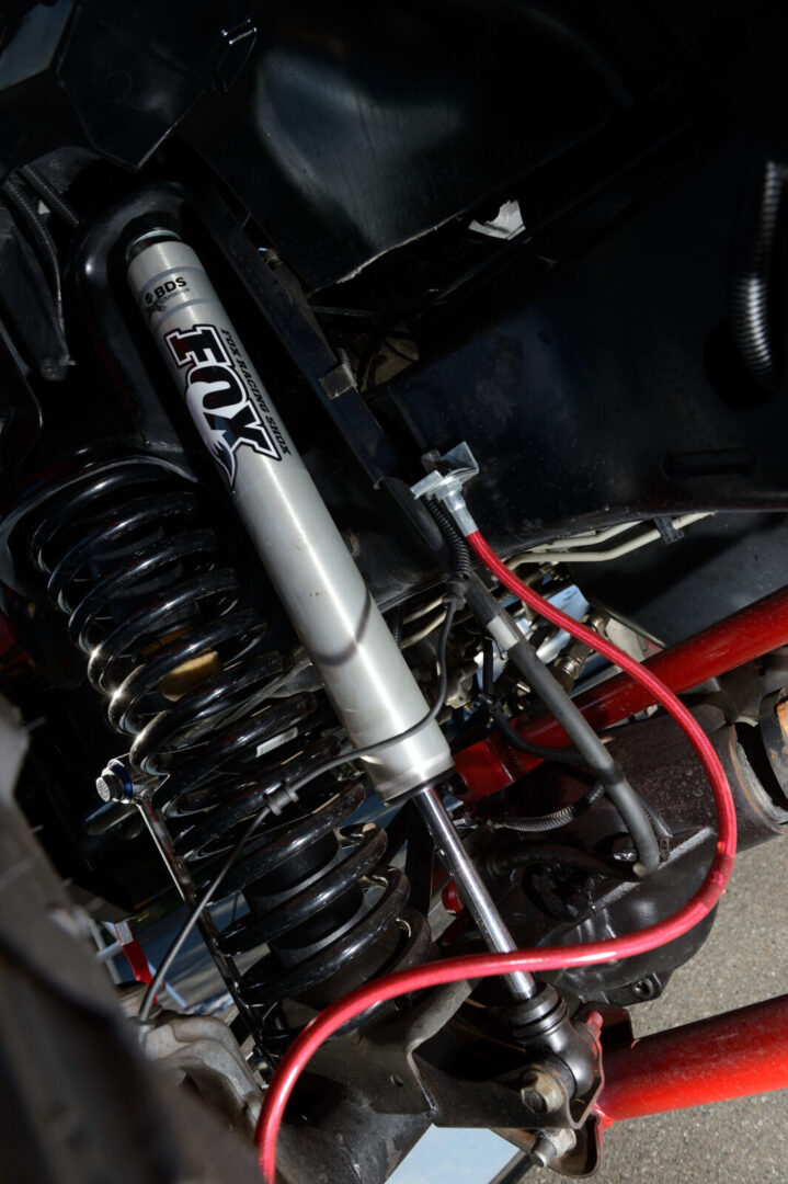 AX Wrangler BDS6インチロングアームキット、ショックはBDS・FOXを採用。オンロードでの乗りやすさを重視したセッティングだ。