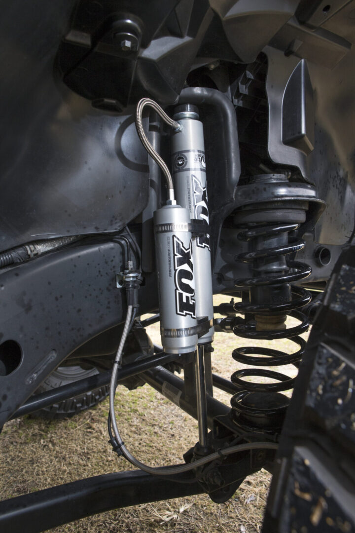 JK WRANGLER UNLIMITED SCT-XWD FOXパフォーマンスシリーズダンパーはリザーバータンク付きとなっている。