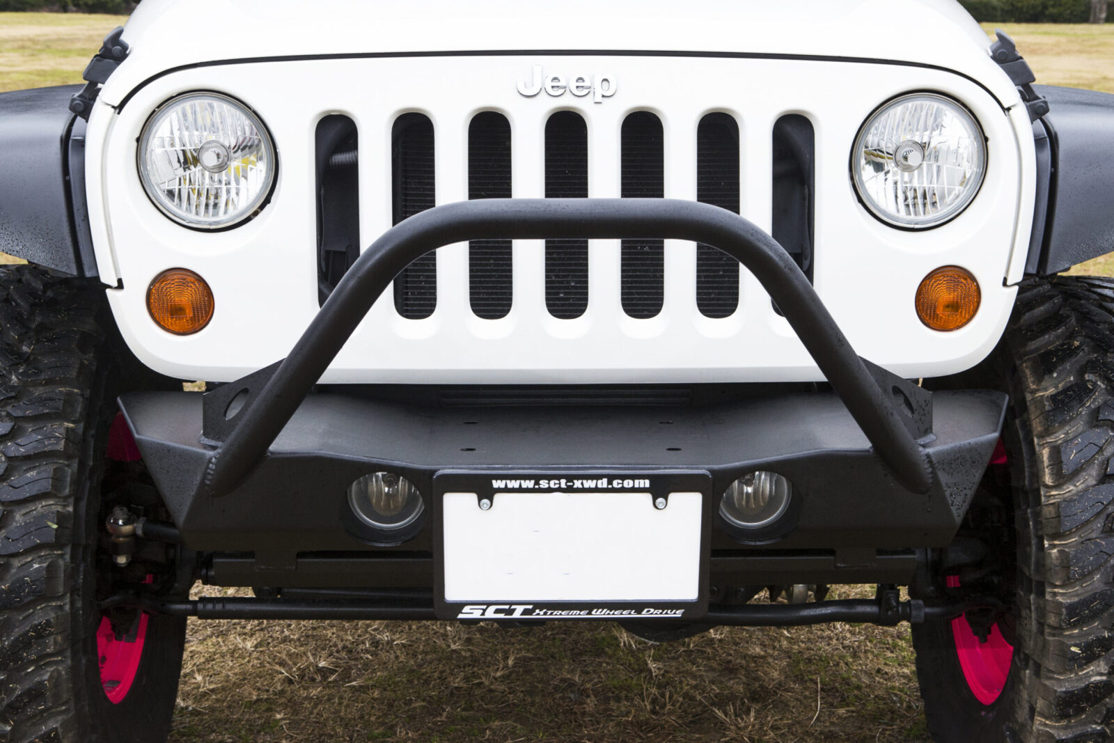 JK WRANGLER UNLIMITED SCT-XWD ポイズンスパイダーのBrawlerBar付きショートタイプバンパーを装着。