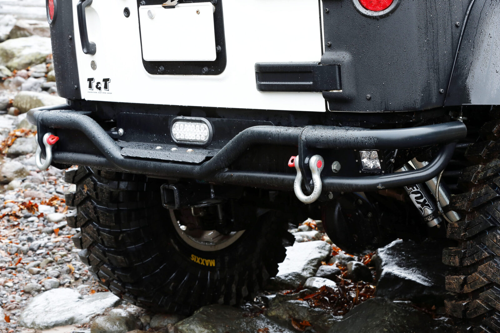 JK WRANGLER T&T バンパーは強度、スキッド性でも実用性の高いものに交換。