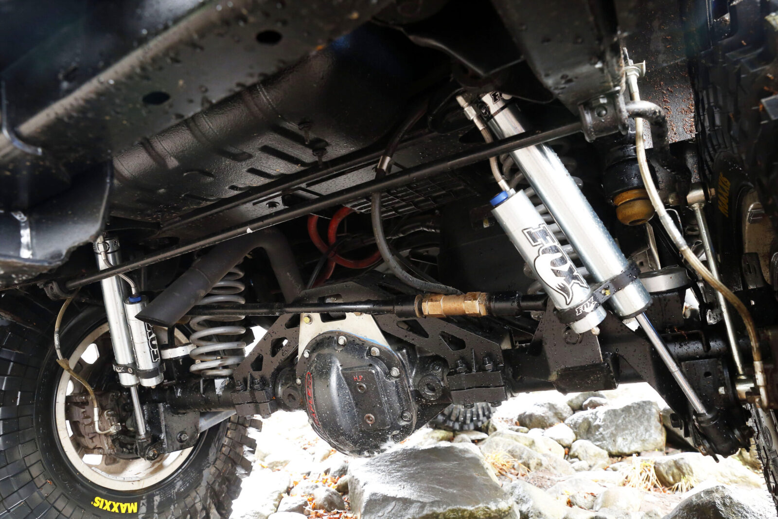 JK WRANGLER T&T ホーシングは前後ともにテラフレに交換。当然ながらドラシャも強化済み。