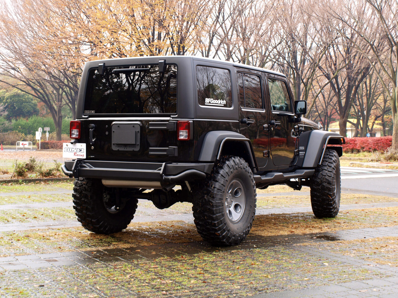 JK WRANGLER UNLIMITED RINEI 黒で統一したエクステリアでコーディネイト。