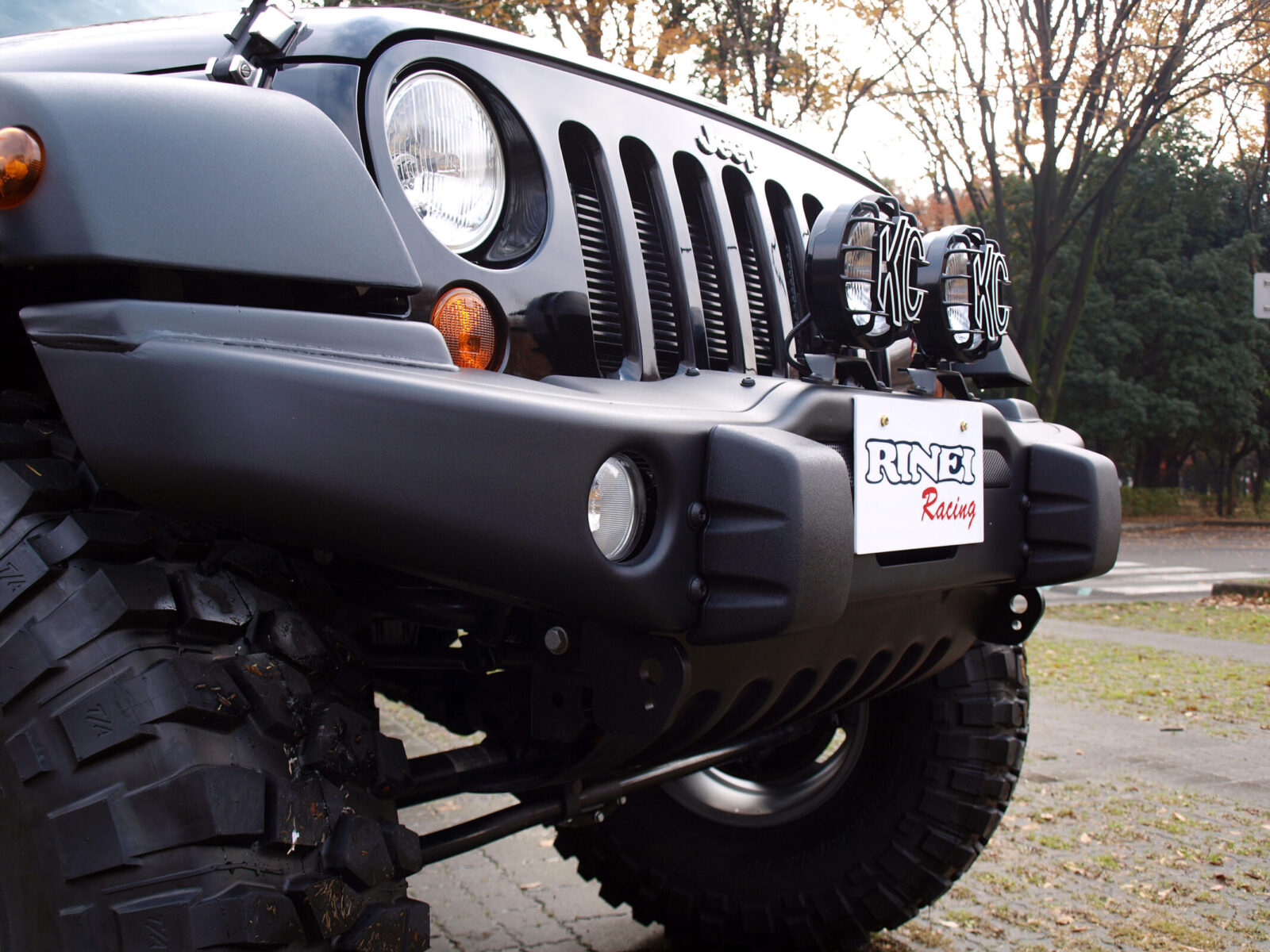 JK WRANGLER UNLIMITED RINEI フォグやウインチも内蔵できるAEVのチューブレスバンパー。