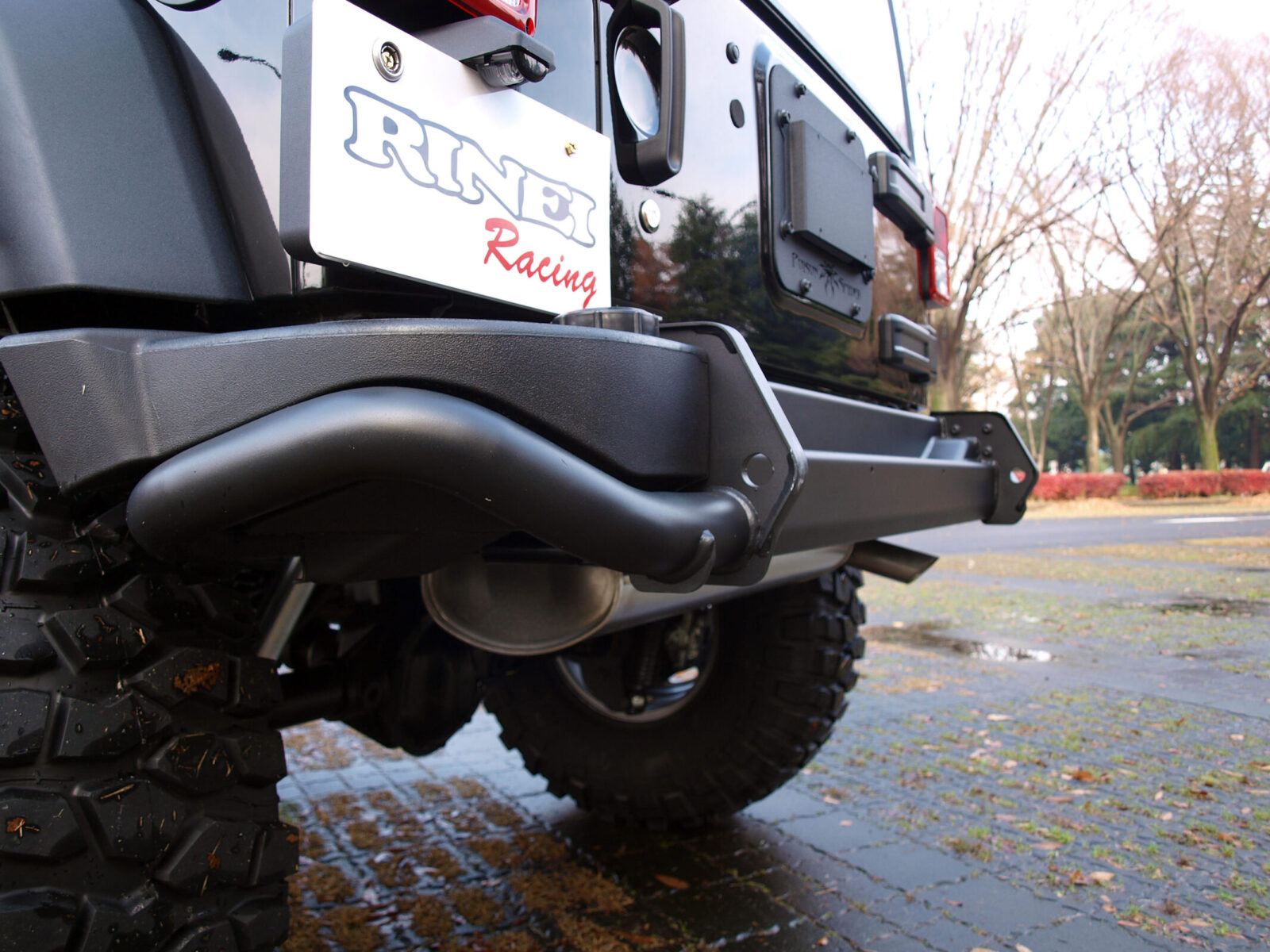 JK WRANGLER UNLIMITED RINEI 同じくAEVのリアバンパー。ここにはちょっとしたギミックが隠されている。