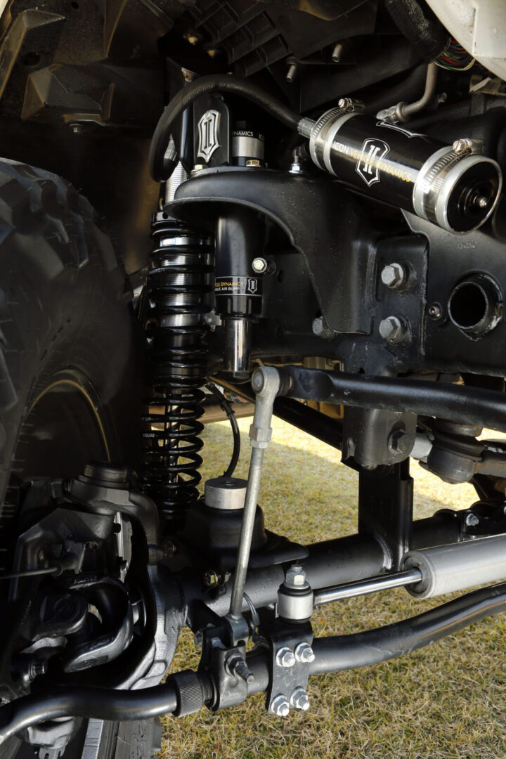 JK WRANGLER UNLIMITED TOP RANKAZ コイルオーバー式のメリットはストロークの向上だけでなく操安性アップもある。
