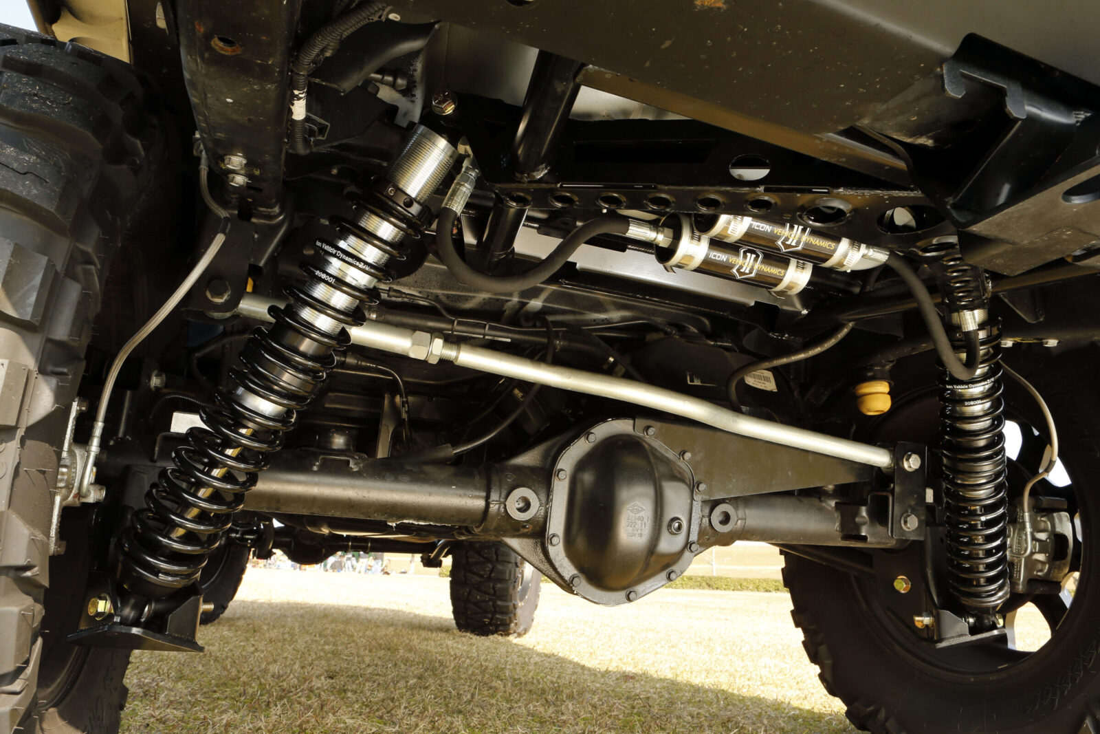 JK WRANGLER UNLIMITED TOP RANKAZ バンプは最新のハイドロ式だ。