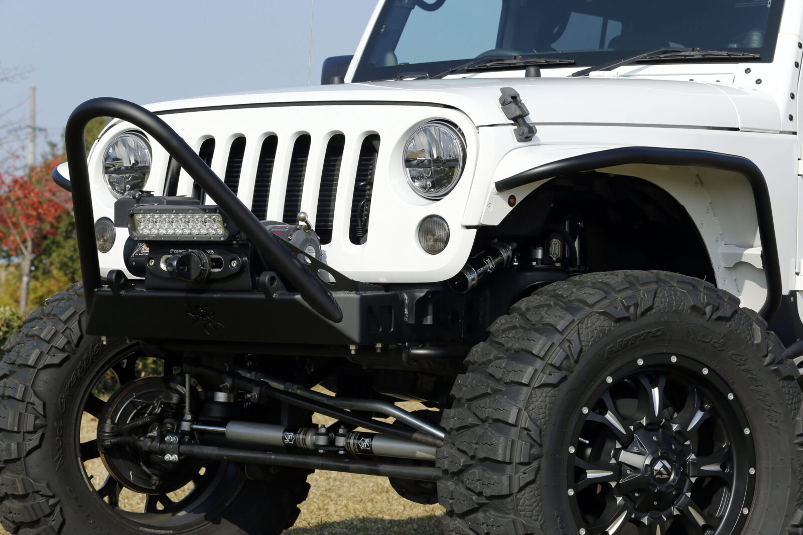 JK WRANGLER UNLIMITED TOP RANKAZ フロントバンパーはそのままでも十分に強度があるが、さらに強固なガードとなるスティンガーを装着。