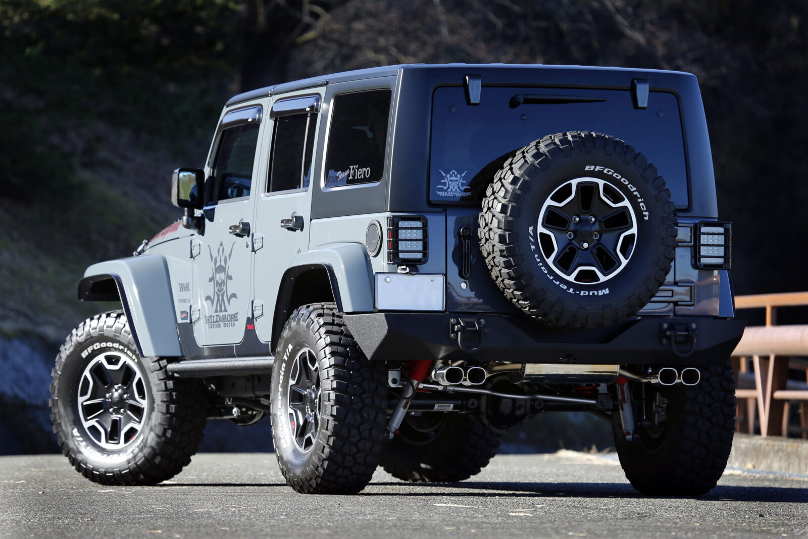 JK WRANGLER UNLIMITED WILD & MORE アンヴィルという名のボディカラーは、まさに鋼鉄(IRON)のイメージ。