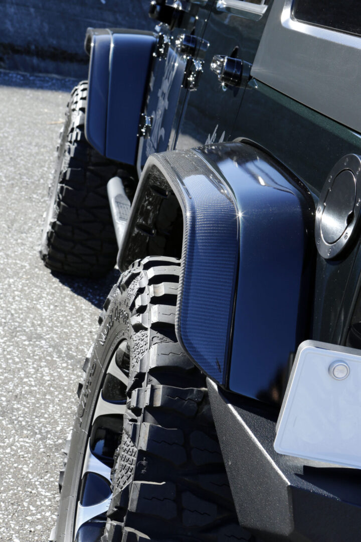 JK WRANGLER UNLIMITED WILD & MORE カーボン製のオーバーフェンダーエクステンションは3.5インチ幅でワイド感を演出してくれる。