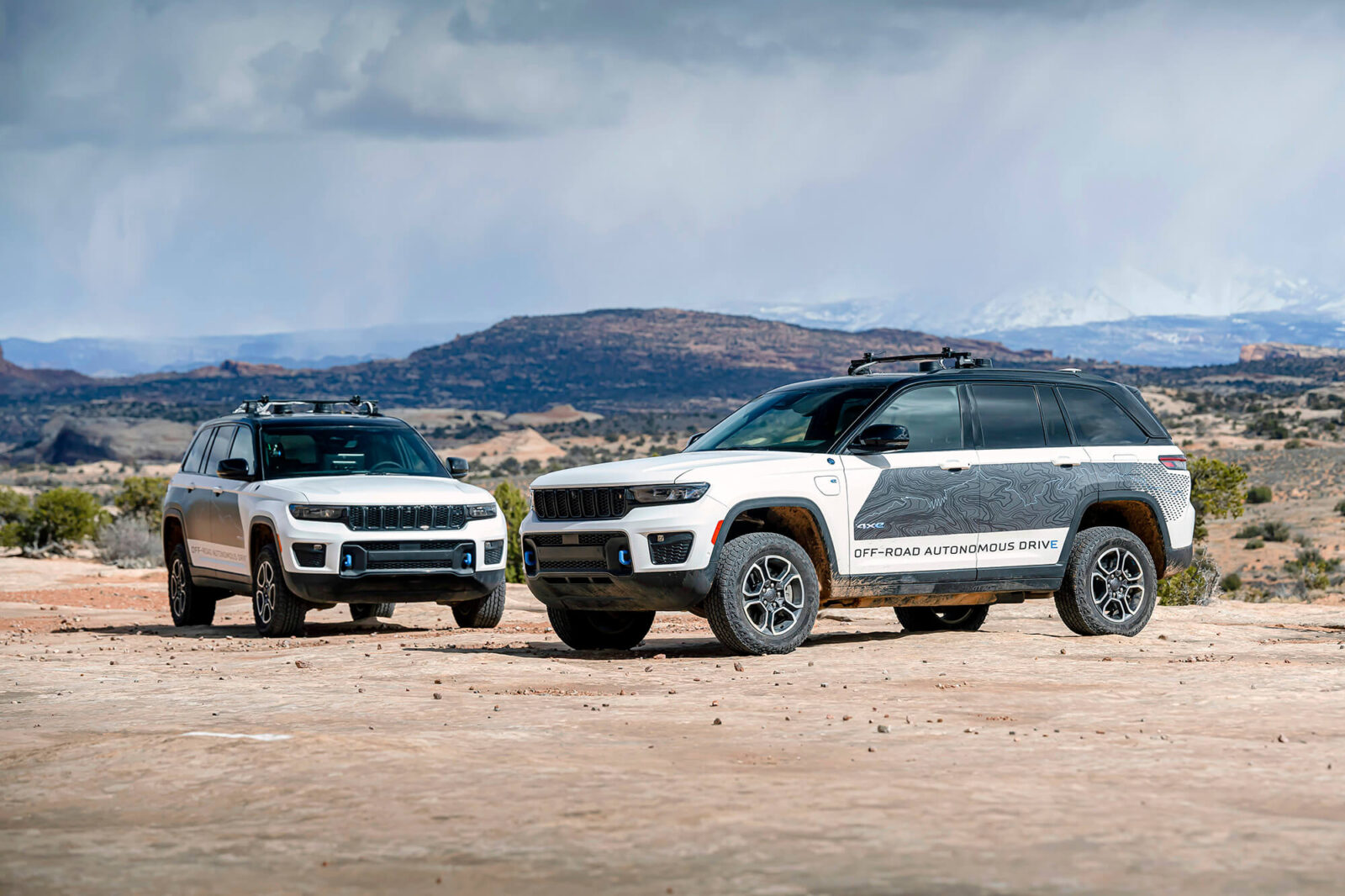 先進の AI 制御自律型オフロード走行技術を公開(JEEP)