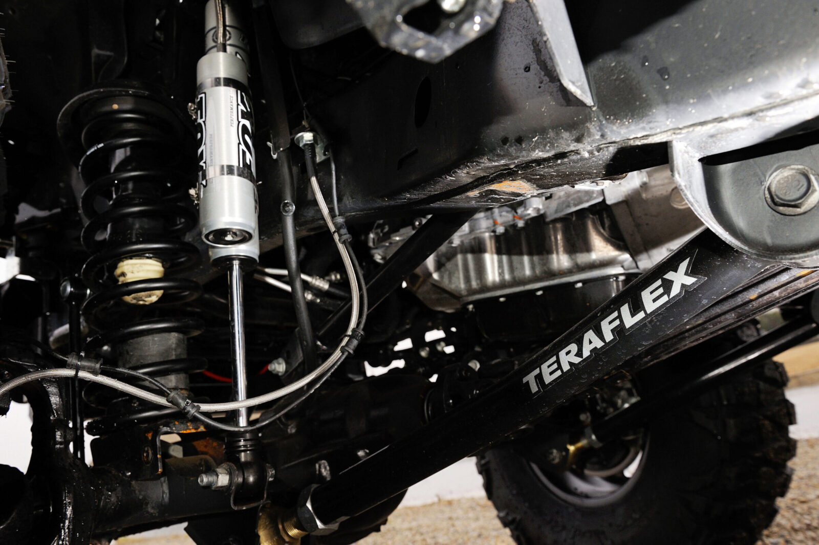 JK WRANGLER UNLIMITED RUBICON STAGE FOXのショックとTERAFLEXアーム、スプリングを組み合わせている。