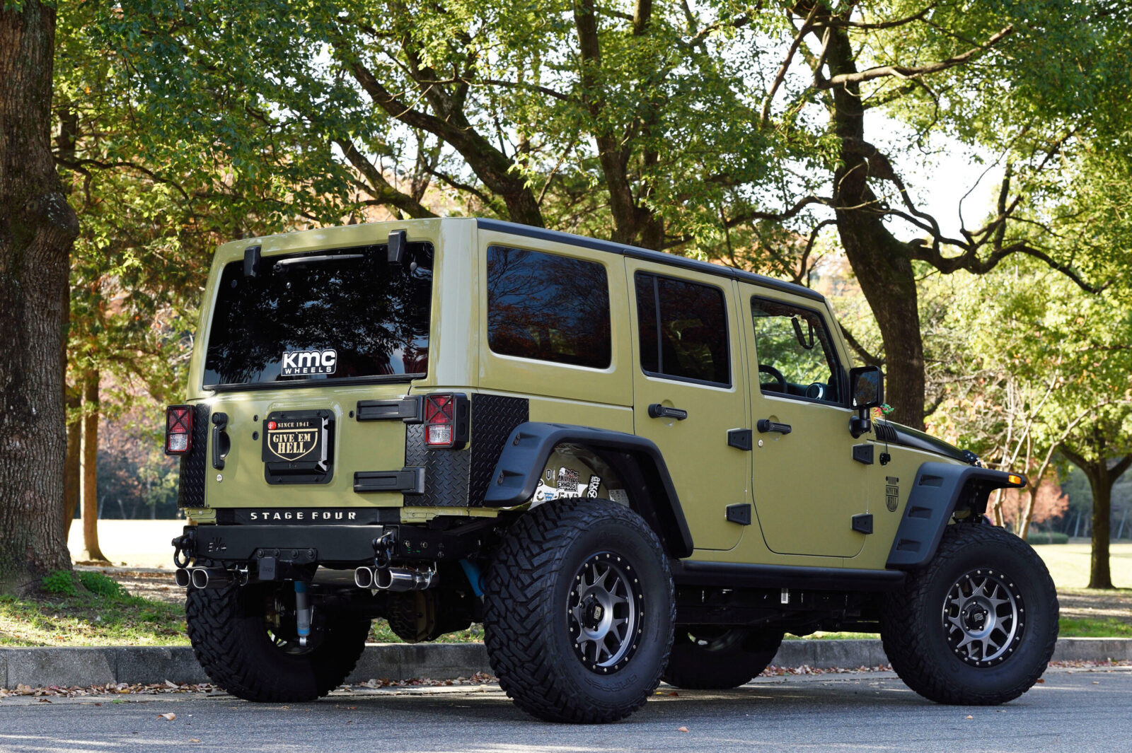 JK WRANGLER UNLIMITED STAGE-FOUR 数あるパーツを厳選し、それらを見事に調和させることでミリタリーイメージというコンセプトを具現化。これまでのカスタムとは一線を画すスタイルが生み出されている。
