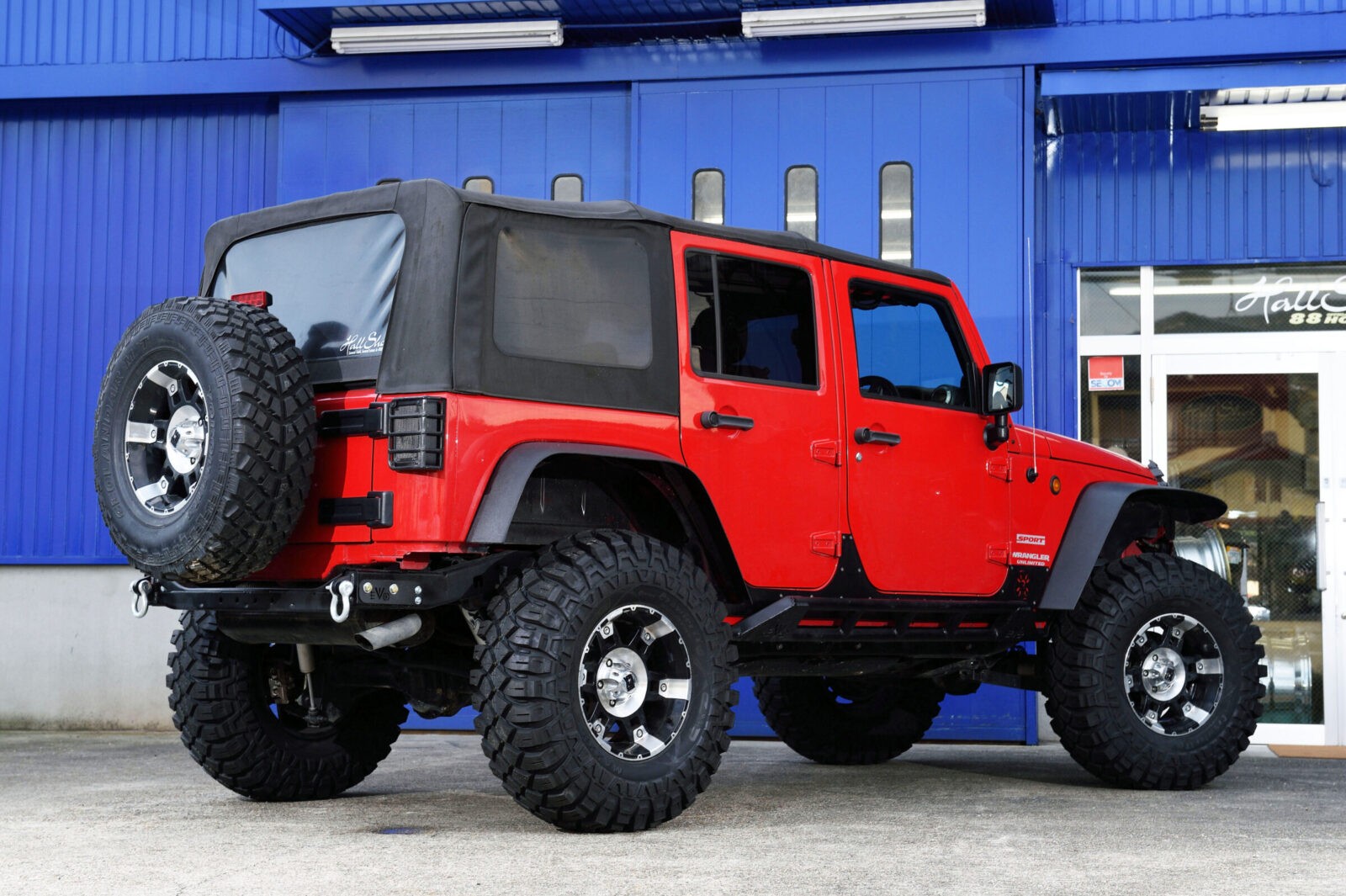 JK WRANGLER UNLIMITED HALL SHOT オレンジと同じく、4インチリフトながらも各部のパーツチョイスは異なっている。