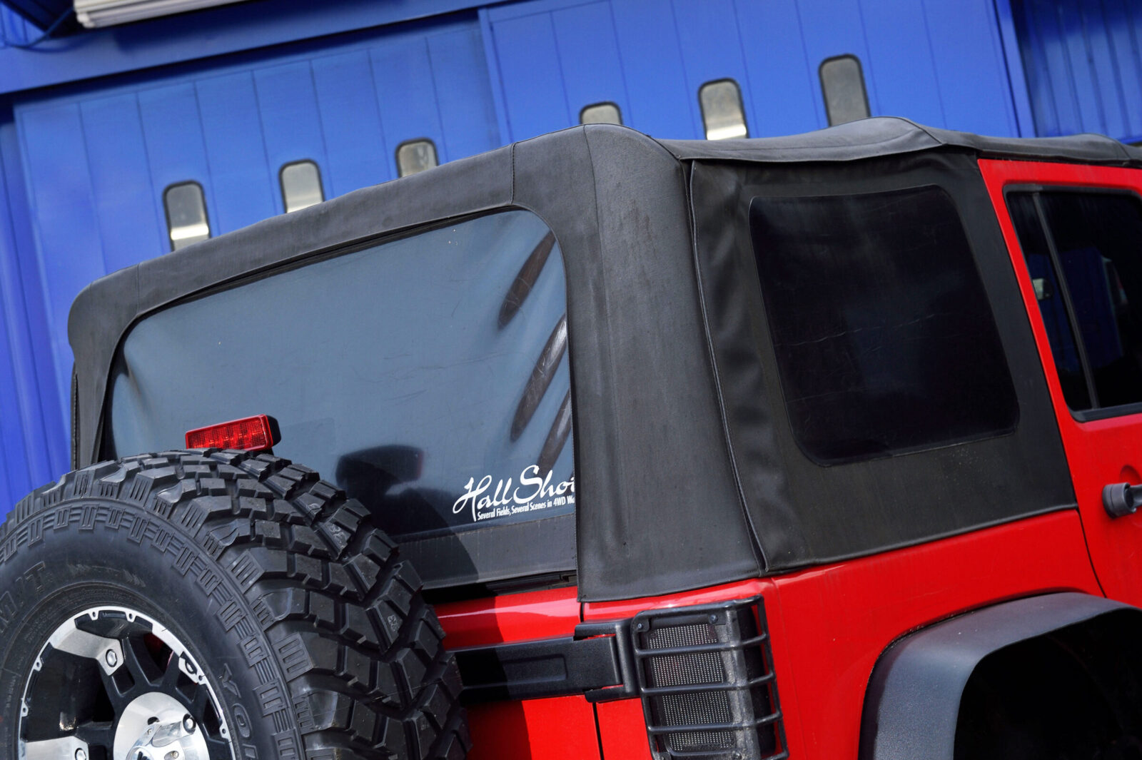 JK WRANGLER UNLIMITED HALL SHOT こちらはクライスラー純正の幌を使用する。