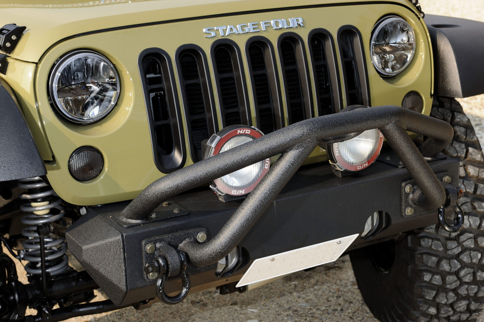 JK WRANGLER UNLIMITED SAHARA STAGE-FOUR RUGGED RIDGE XHDモジュラーバンパーで精悍なフロントマスクを演出。