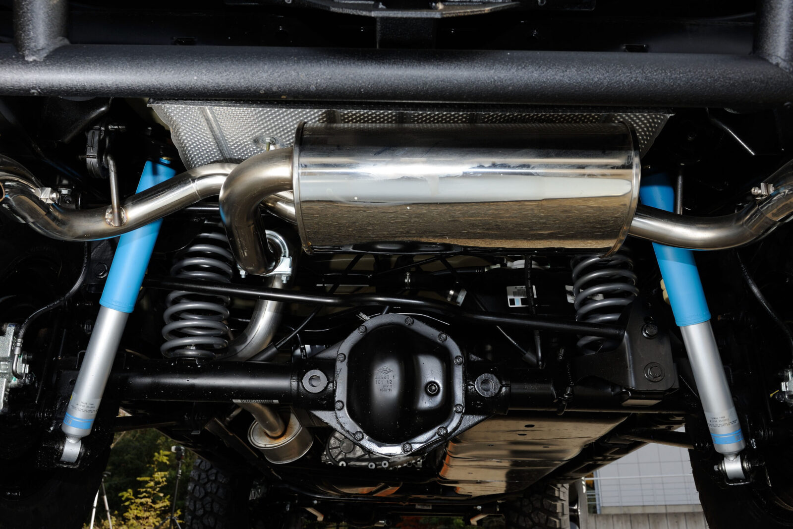 JK WRANGLER UNLIMITED SAHARA STAGE-FOUR サスペンションはステージ・フォーオリジナルの2.5インチスプリング&ビルシュタインショック。