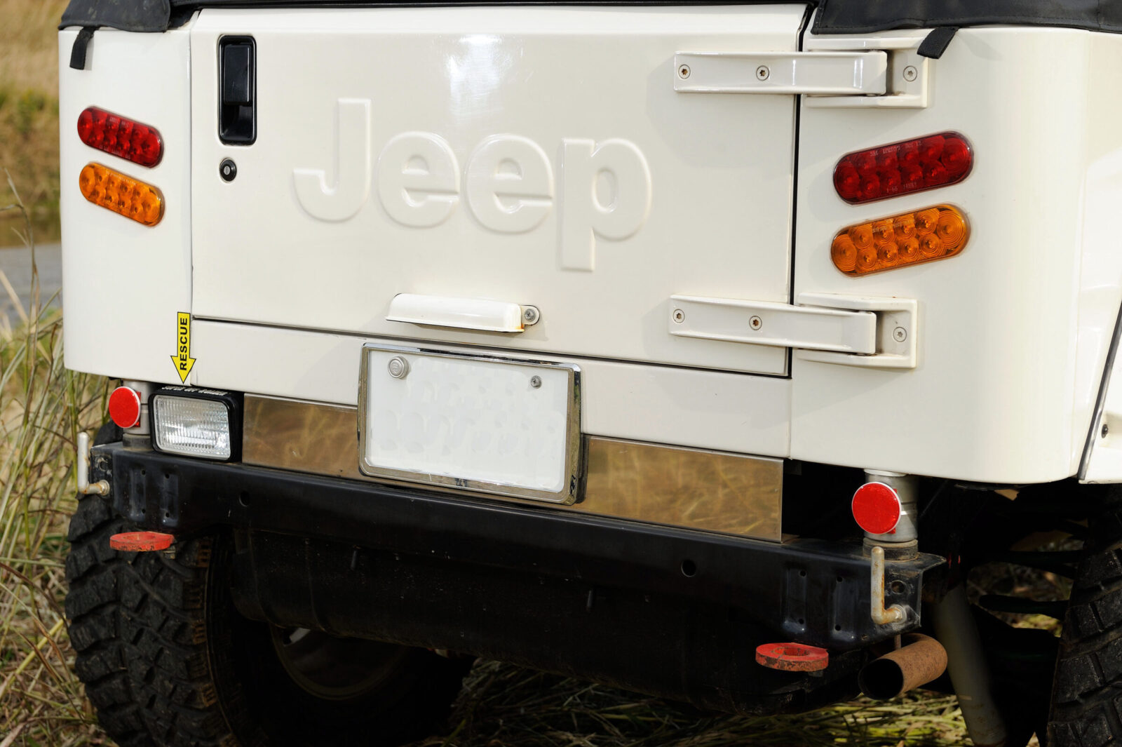 TJ WRANGLER SPRING ROAD リアバンパーはキャンセルしてフックに変更した。ランプはLEDを採用。