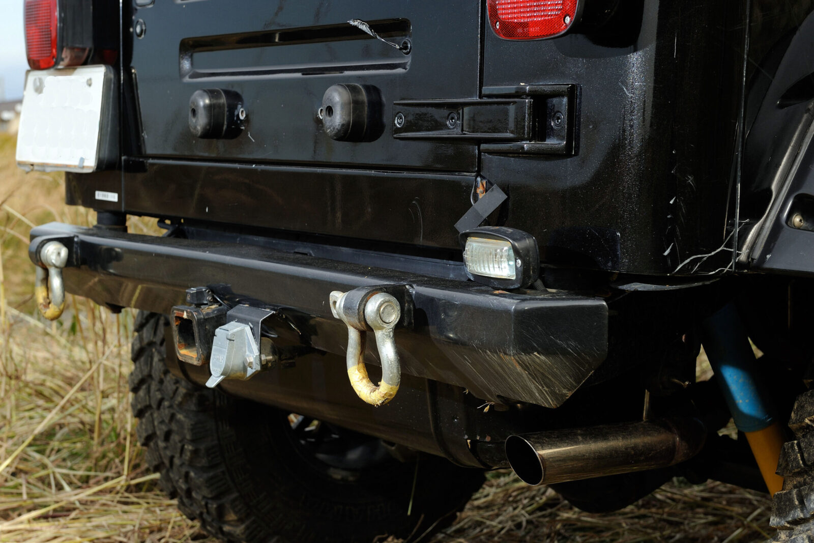 TJ WRANGLER SPRING ROAD リアもフロント同様W/D-ringバンパーだ。