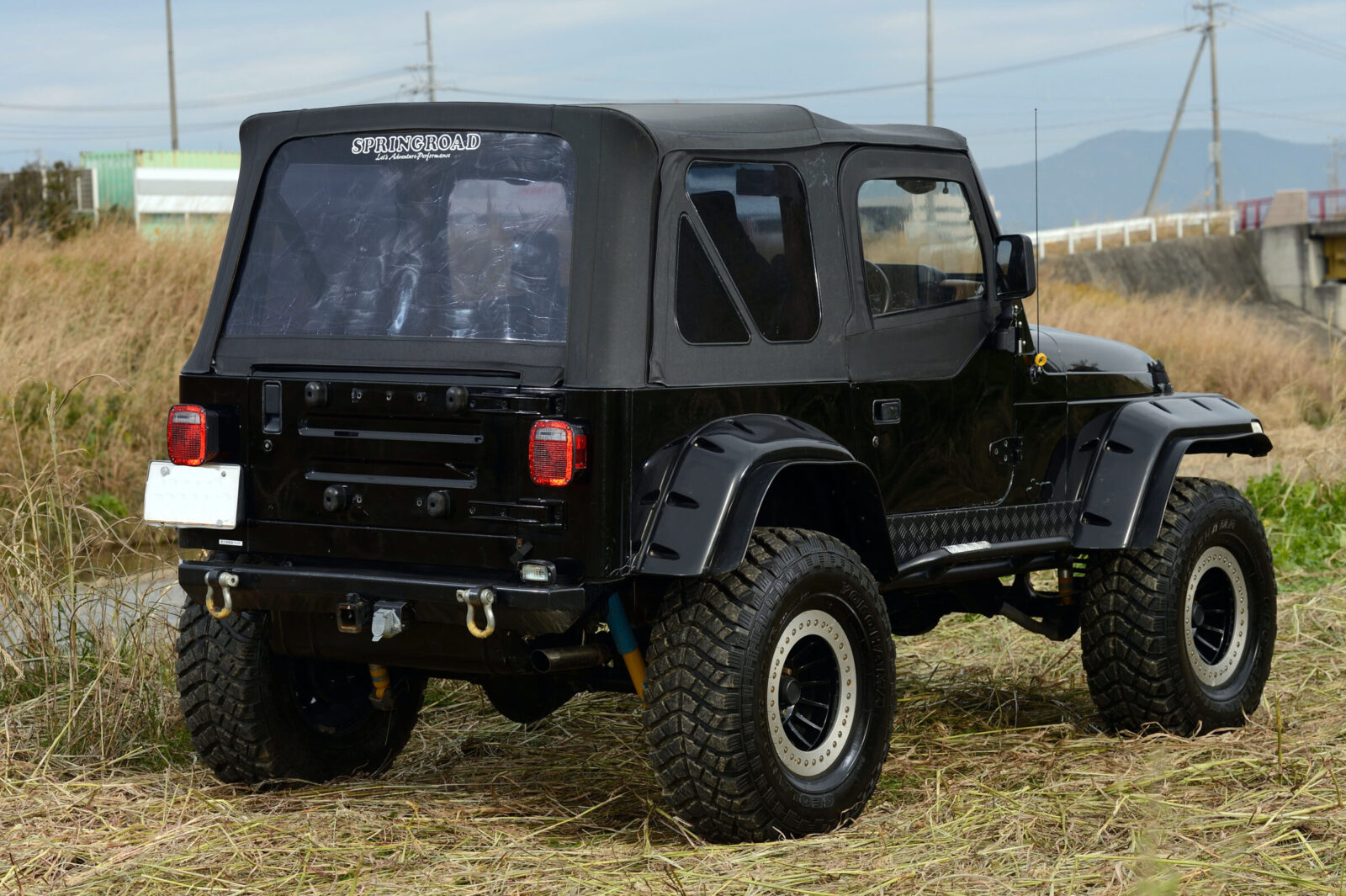TJ WRANGLER SPRING ROAD 徹底的なカスタムにより迫力のあるアピアランスを実現。
