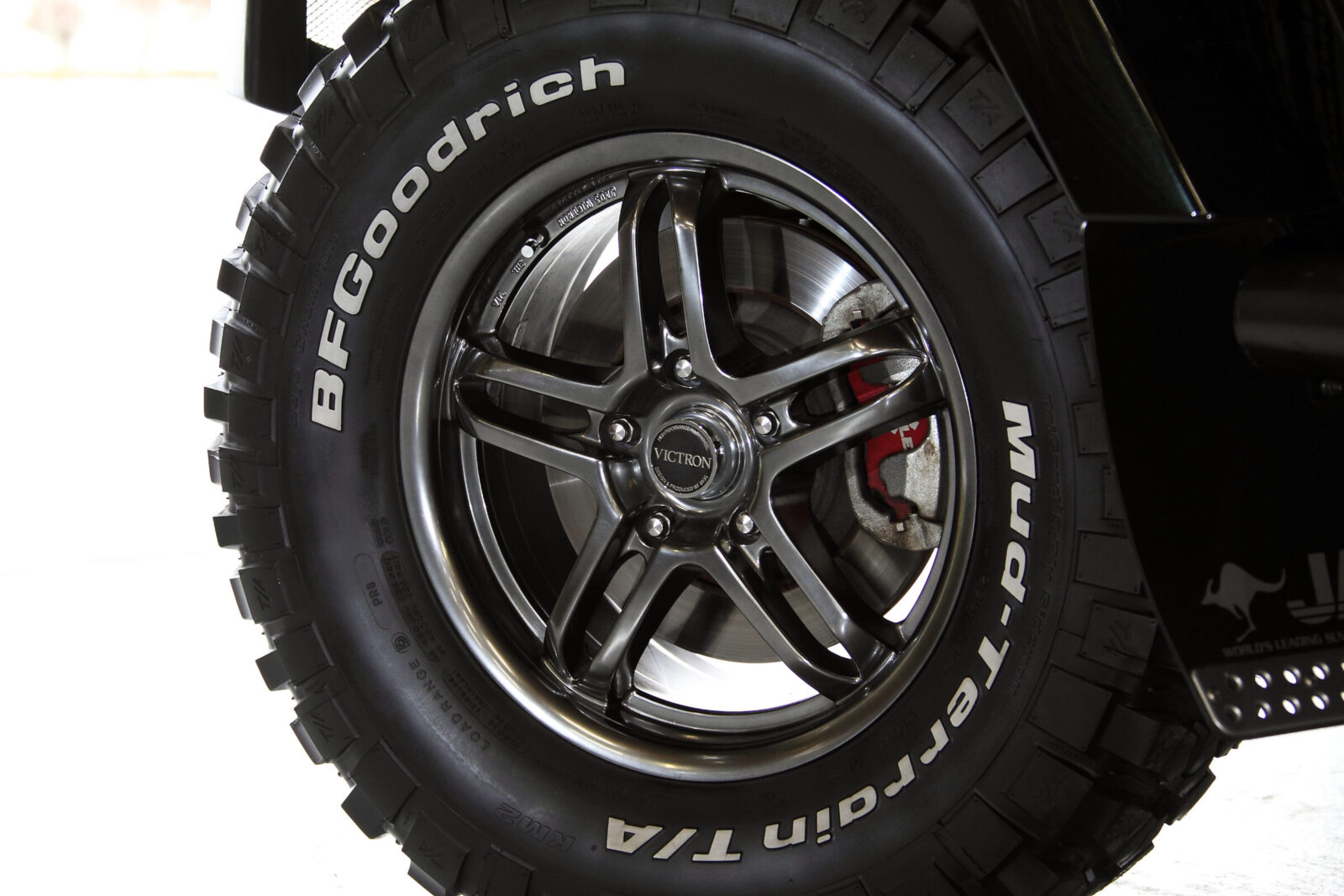 JK WRANGLER UNLIMITED JAOS 静かに進化を続けるヴィクトロンシリーズ。エクセル5X IIはラングラーとの相性も良好。