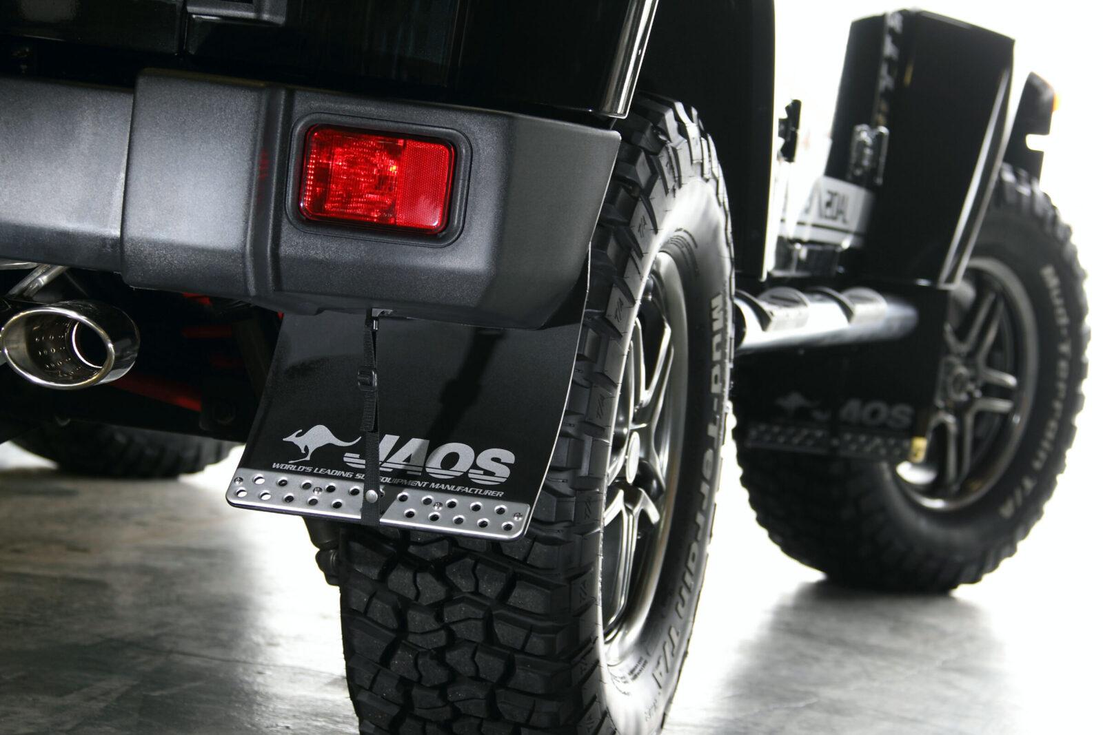 JK WRANGLER UNLIMITED JAOS ジャオスを示すアイコンであるマッドガードも、もちろん装備。