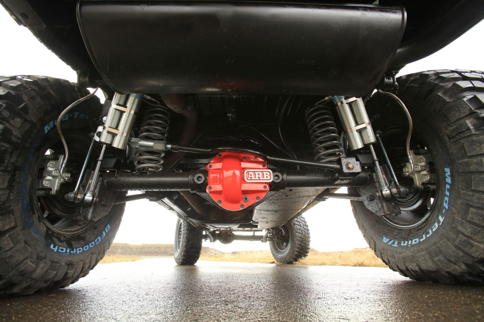 JK WRANGLER UNLIMITED CRD GRAVEL AUTO SERVICE ARBのHDデフカラーはスタイルを印象付ける上でもいいアクセント。もちろん、大切なデフを衝撃から守るという役割もハイレベル。フロント/リアとも同じカラーを配している。
