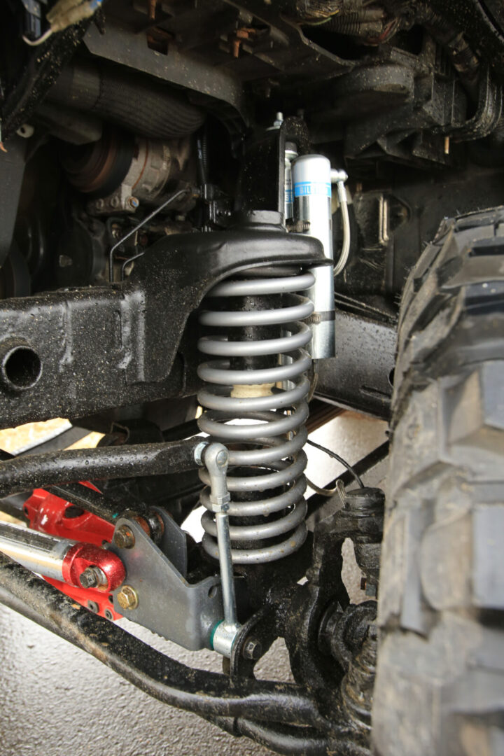 JK WRANGLER UNLIMITED CRD GRAVEL AUTO SERVICE いかにも柔軟そうなルビコンEX・3.5インチリフトコイルスプリング。あえて目立たないカラーが渋い。