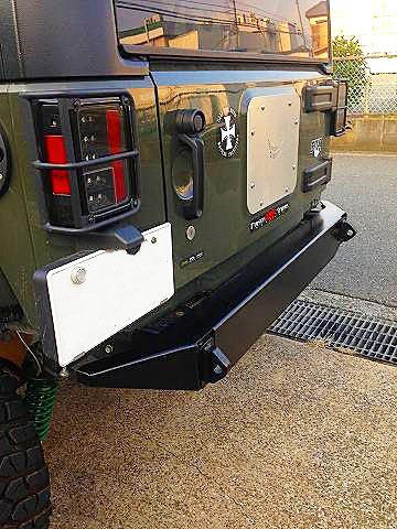 JK WRANGLER UNLIMITED QUADRUPED シンプルデザインながらバンパーとしての機能十分。