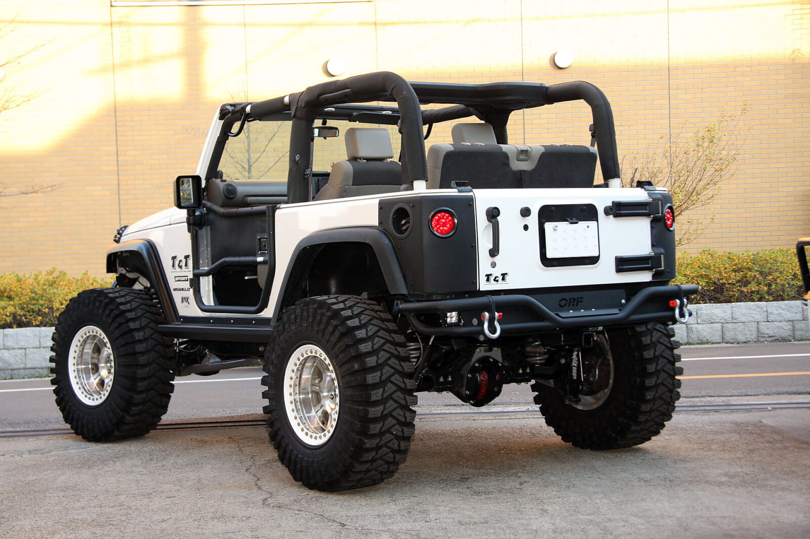 JK WRANGLER & TJ WRANGLER T&T 質実剛健な見た目が冒険心をあおる。