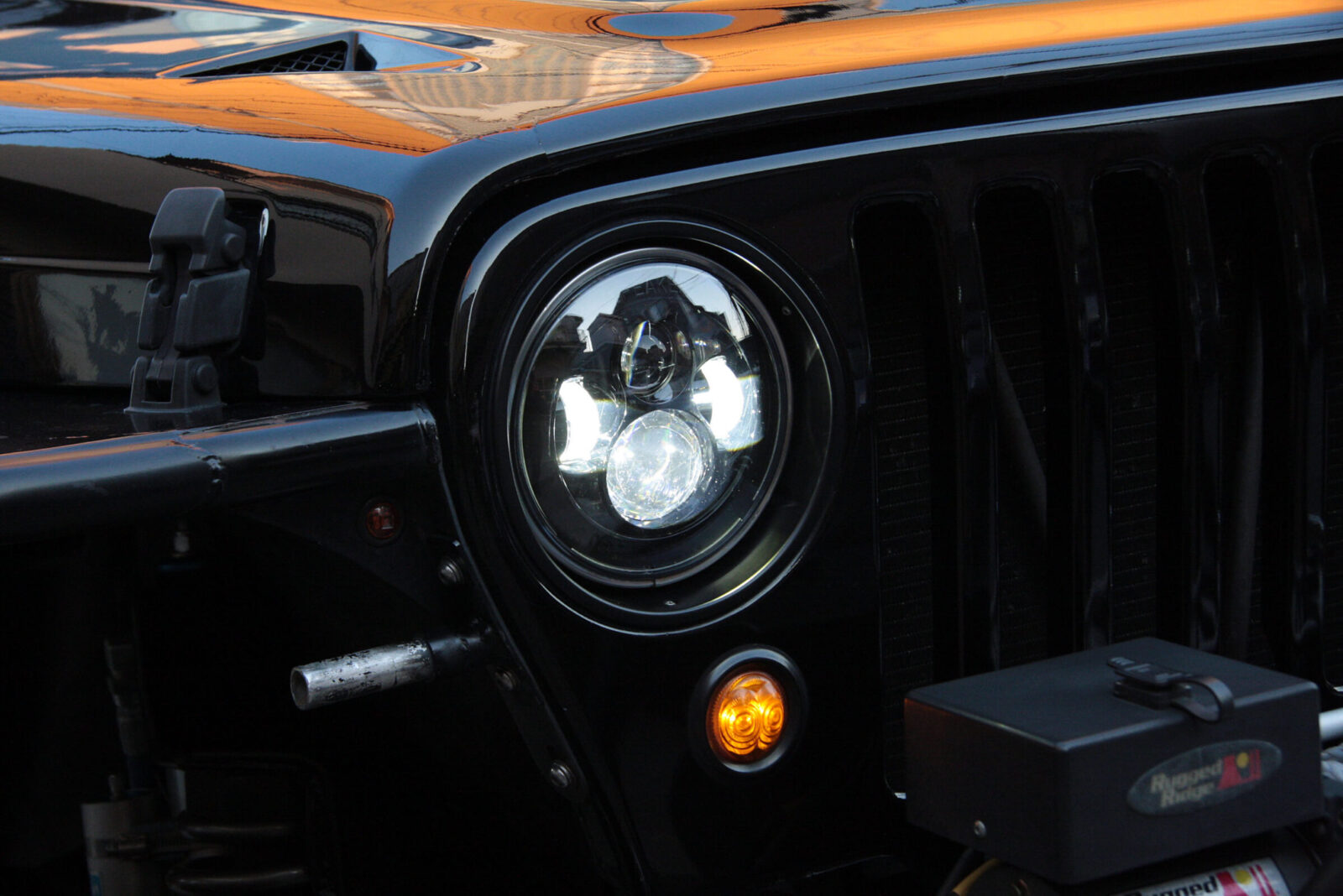 TJ WRANGLER T&T ヘッドライトはトレンドのLED。