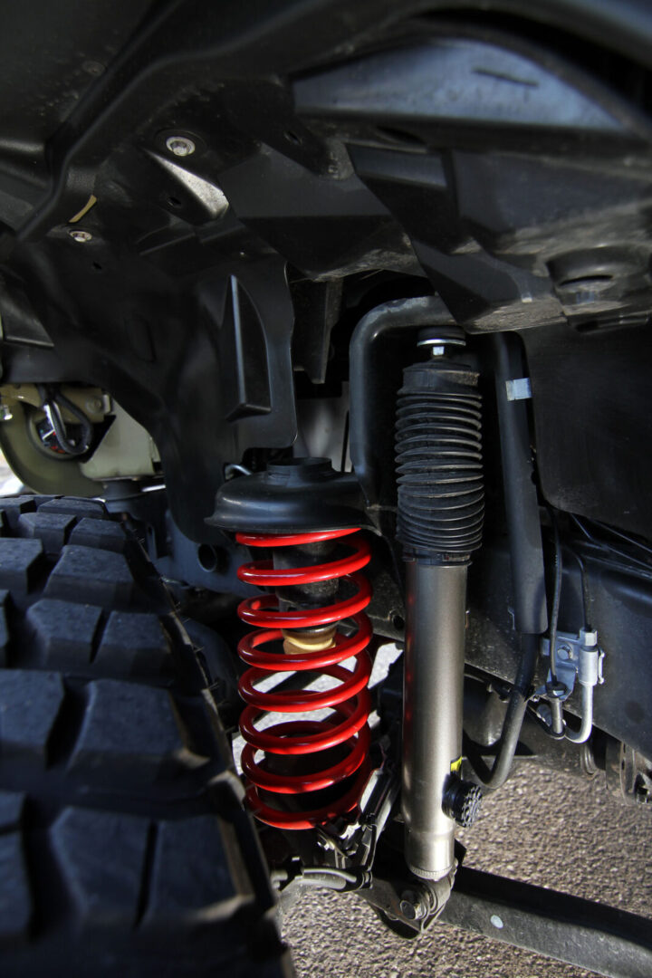 JK WRANGLER UNLIMITED SAHARA FIVE STAR TOTO DAIWA AUTOMOBILES サスペンションはJAOSバトルズサスペンションにより50㎜リフトアップが施される。