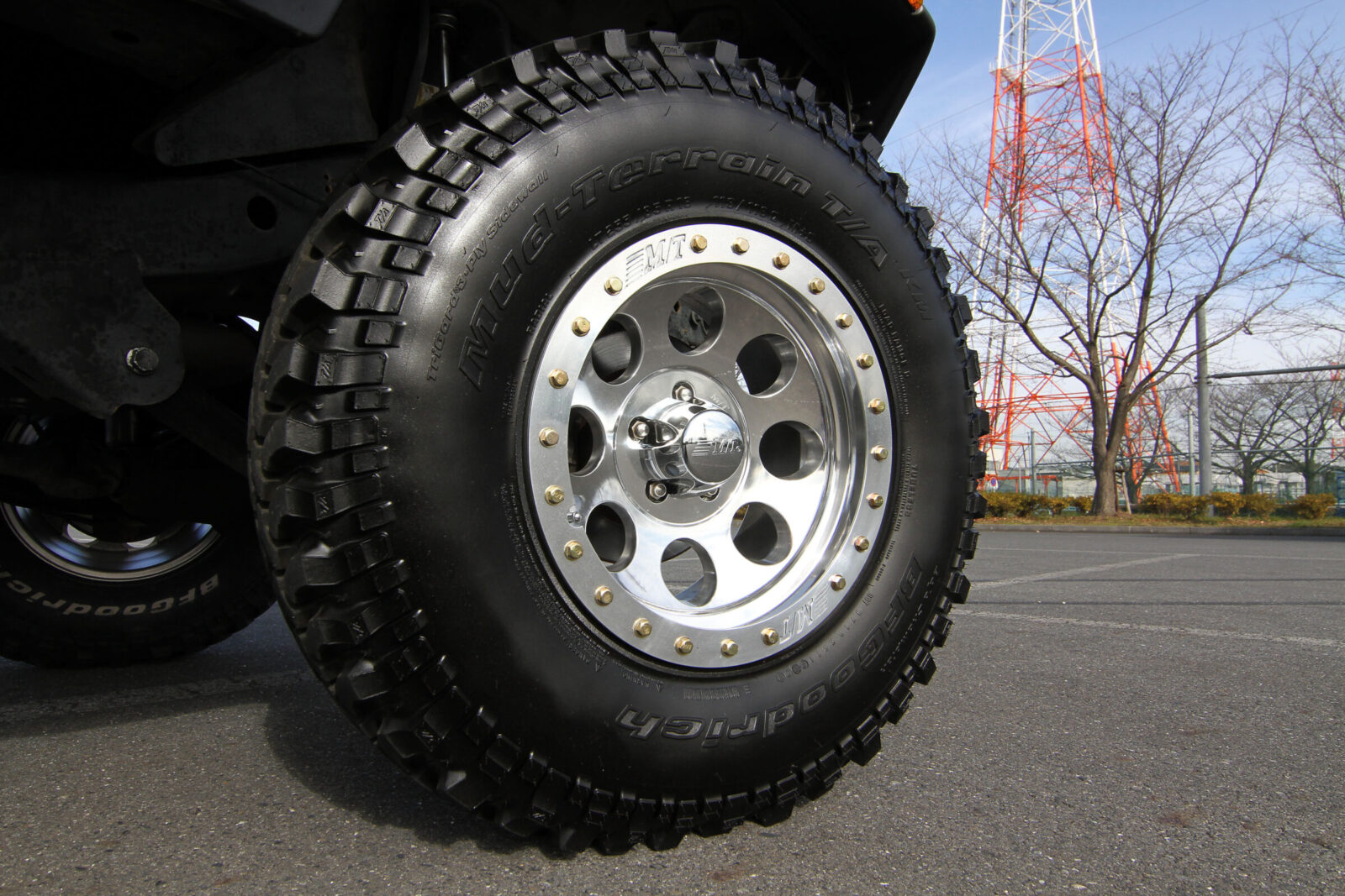 TJ WRANGLER BOOO BOO WORKS 足もとはミッキートンプソン・クラシックロック+BFG・マッドテレーンの組み合わせ。