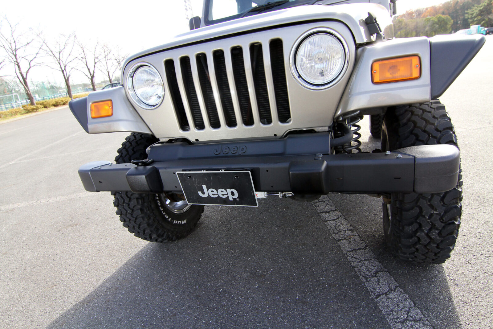 TJ WRANGLER BOOO BOO WORKS フロントはシンプルにUSバンパー仕様に変更。