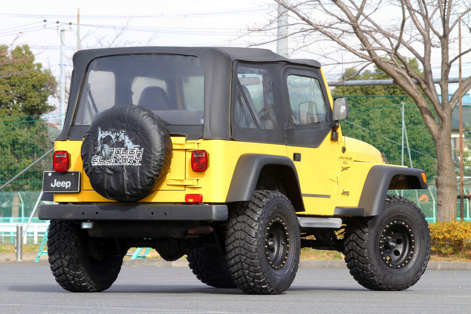 TJ WRANGLER BOOO BOO WORKS US仕様のアイテムを用いて、ワイルドなスポーティさを演出。
