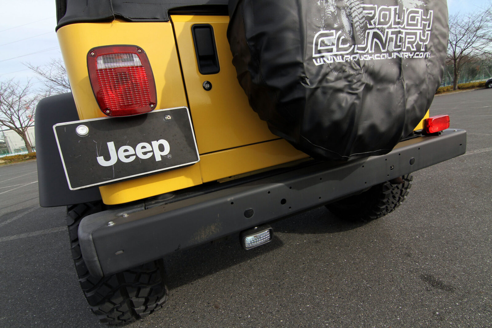 TJ WRANGLER BOOO BOO WORKS USテールやUSナンバーブラケットでシンプルなリアビューを作り上げる。