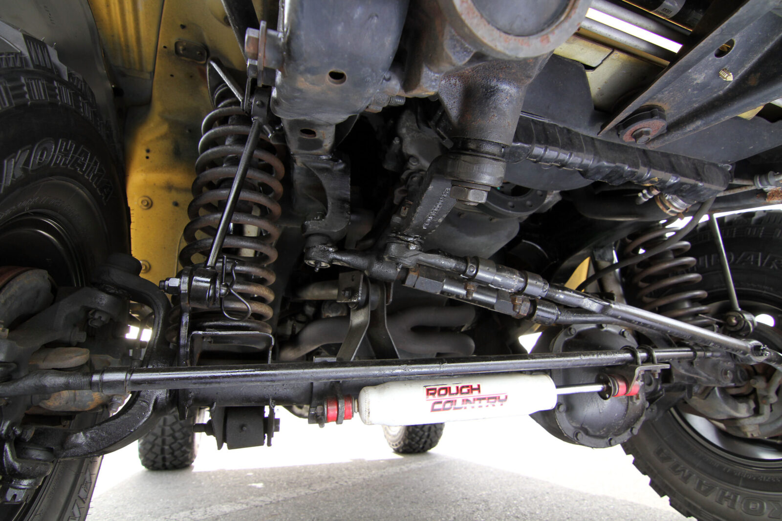 TJ WRANGLER BOOO BOO WORKS サスペンションはスカイジャッカー4インチアップキットを装着。