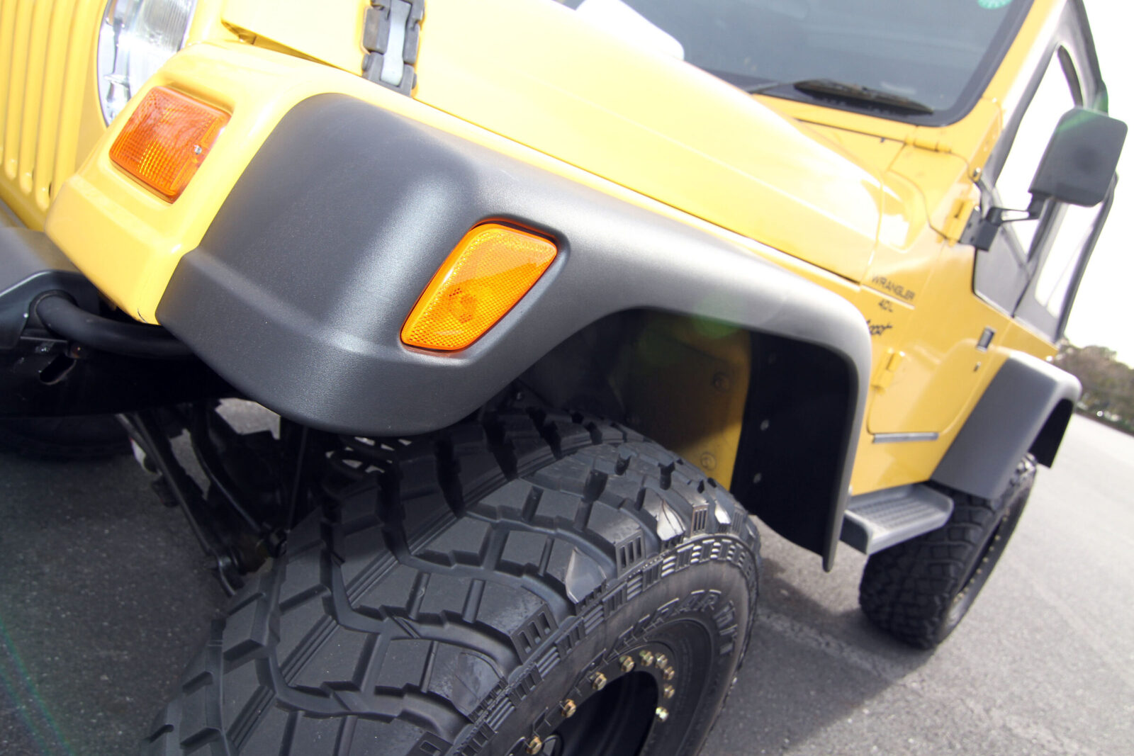 TJ WRANGLER BOOO BOO WORKS ノーマルの雰囲気を残したラギッドリッジ・オーバーフェンダーを装着。