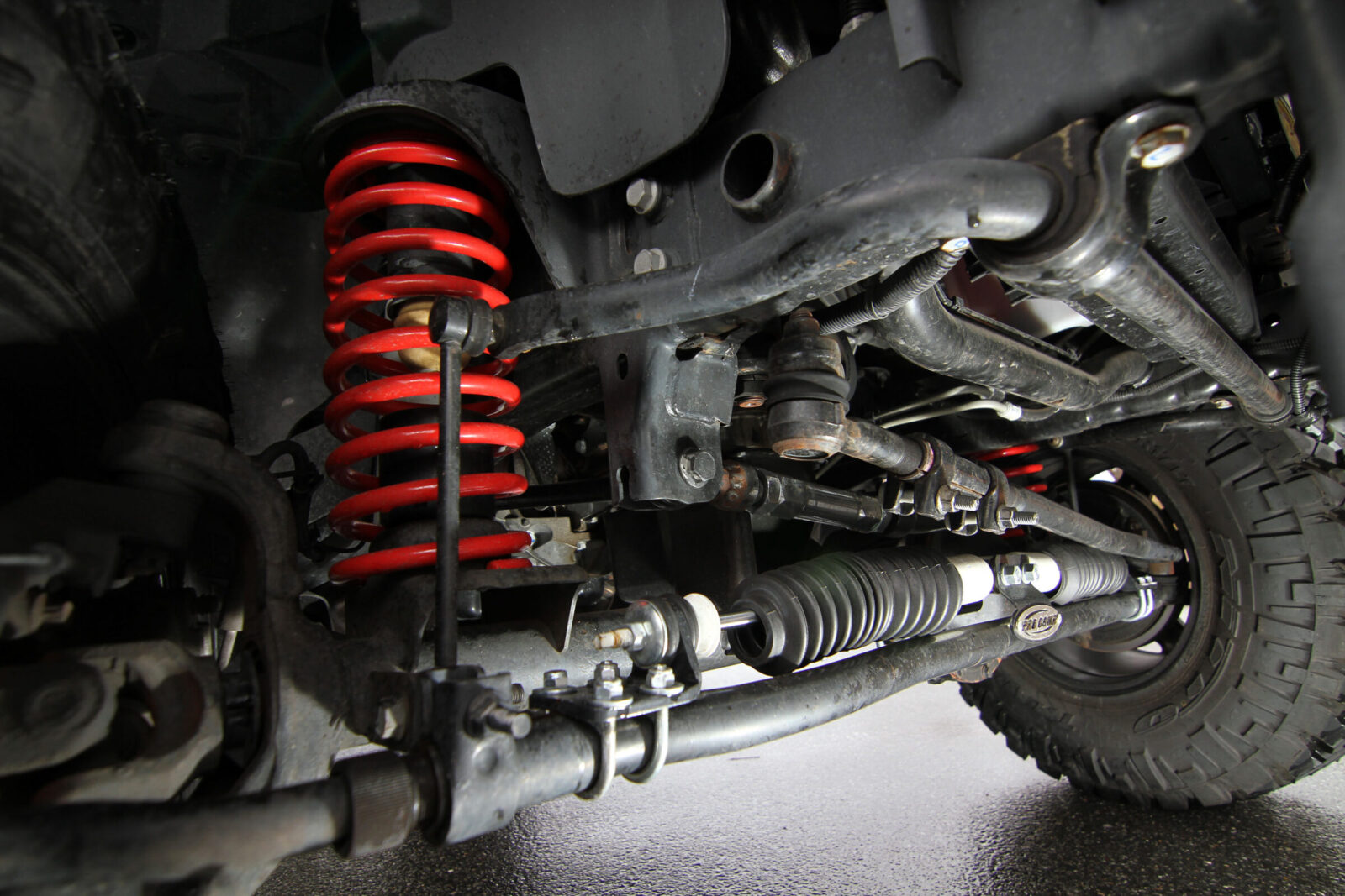 JK WRANGLER UNLIMITED LOW GEAR サスペンションはリンエイ・3インチアップコイル&プロコンプショック、デュアルステアリングダンパーを装着。