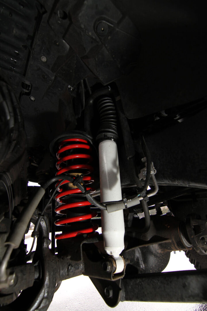 JK WRANGLER UNLIMITED LOW GEAR サスペンションはリンエイ・3インチアップコイル&プロコンプショック、デュアルステアリングダンパーを装着。