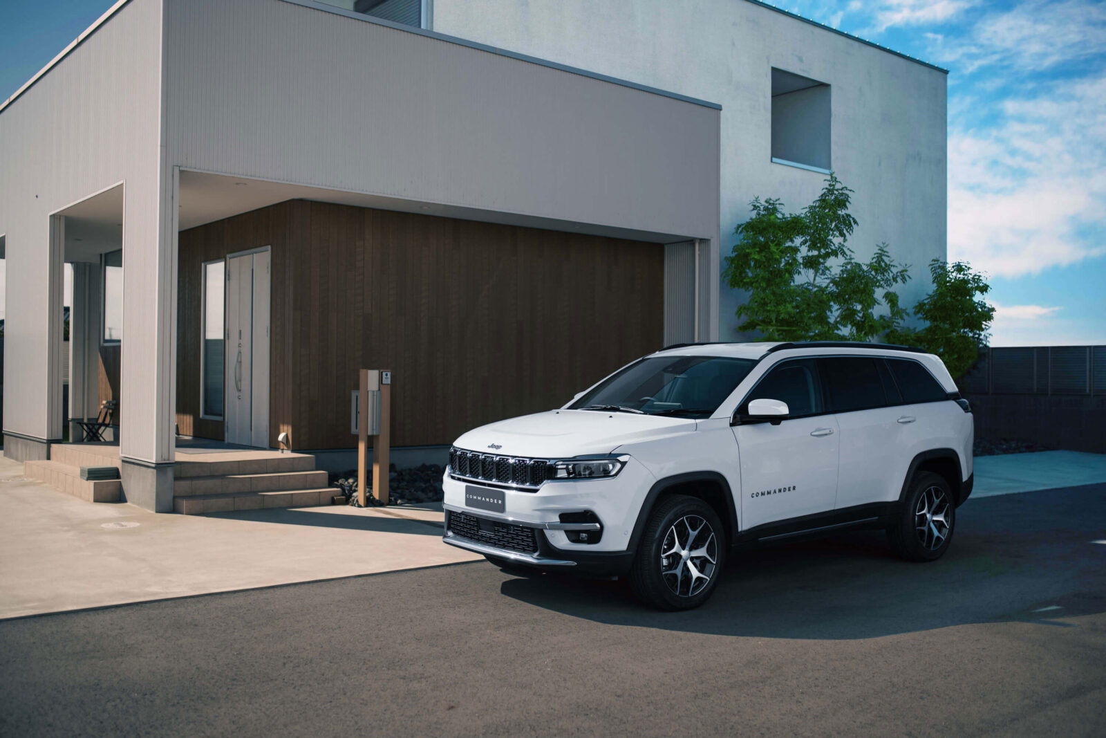 ジープ・コマンダー初の限定車 「Jeep® Commander Longitude」を発表
