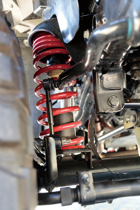 JK WRANGLER UNLIMITED RUBICON RINEI 車高アップで角度が変わるアームの適正化を図るため、ダウンブラケットを装着。