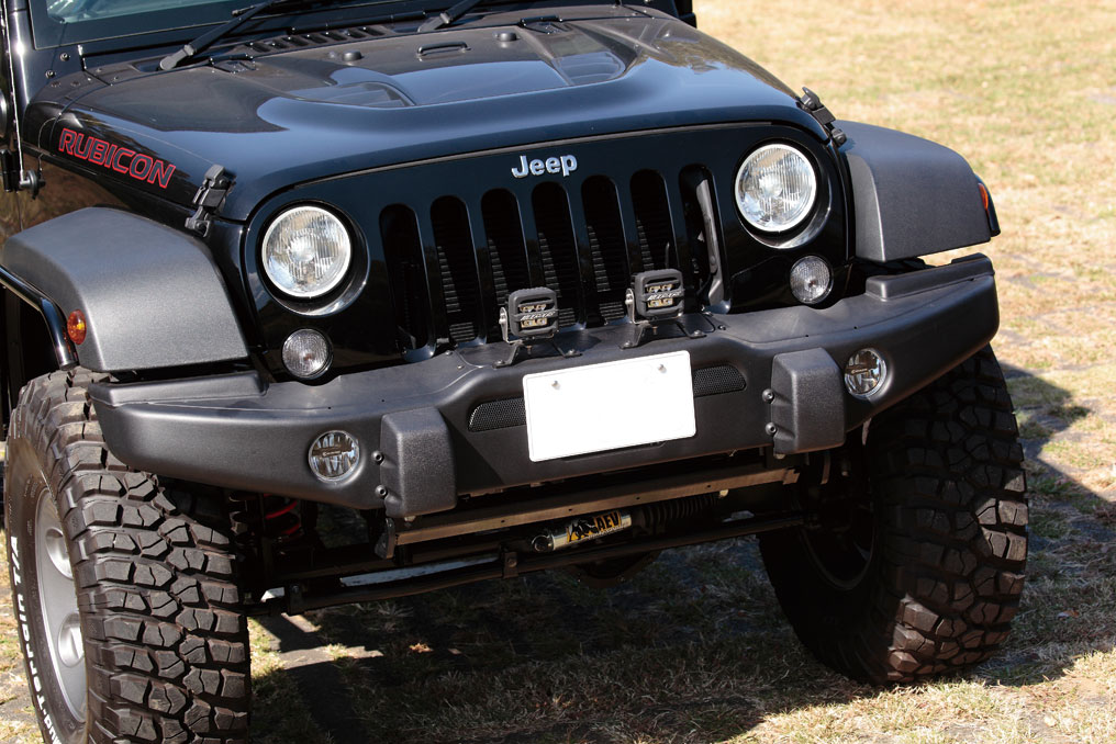 JK WRANGLER UNLIMITED RUBICON RINEI スチールバンパーに交換することで、フロントのシルエットをシェイプ。